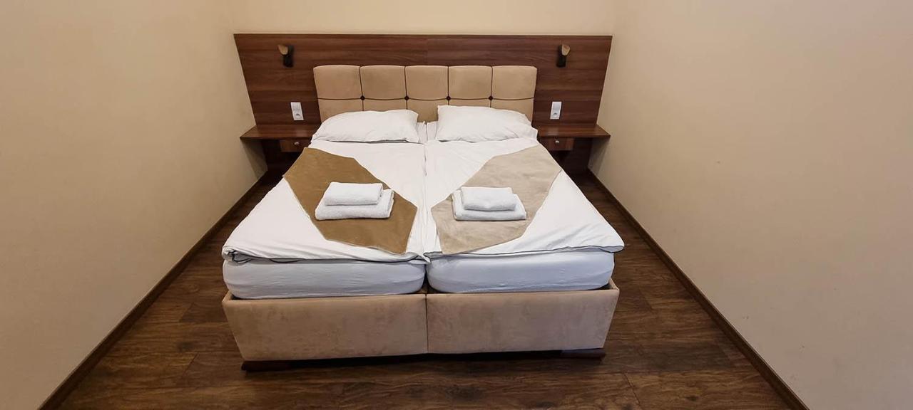 Elite Pension Štúrovo Bagian luar foto