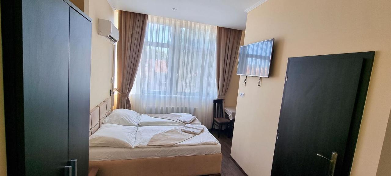 Elite Pension Štúrovo Bagian luar foto