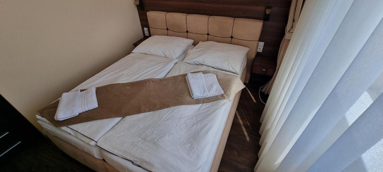 Elite Pension Štúrovo Bagian luar foto